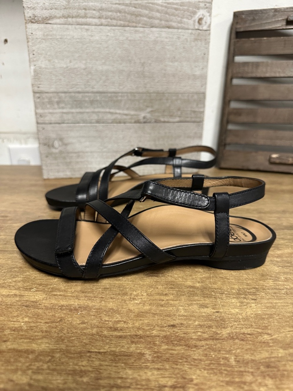 Abeo like new Samantha black leather strappy Velcro arch support ladies sandals